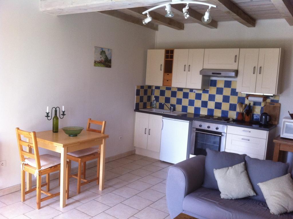 La Petite Maison Crezieres Room photo
