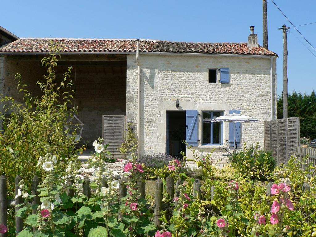 La Petite Maison Crezieres Room photo